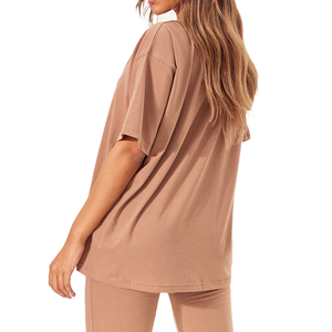 T-shirt féminin contemporain et ludique, conçu pour un confort optimal, avec un design frais et une présence élégante au quotidien - Product Image 6