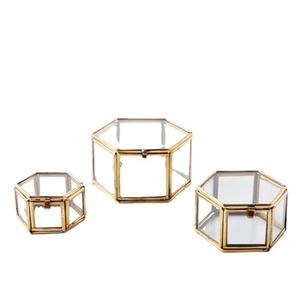 Ensemble de boîte à bijoux miroir faits à la main de 3 tailles différentes Boîte de rangement élégante en métal et en verre idéal pour les accessoires de bijoux - Product Image 1