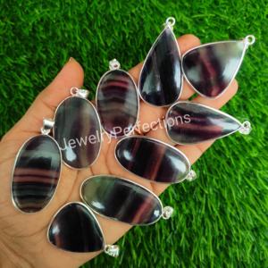 Vente en gros de collier pendentif en fluorite de bohème tendance en plaqué argent avec charmes de lunette chic en vrac mélange de formes matériau principal en laiton - Product Image 1