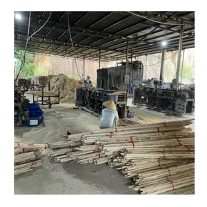 Postes de bambú de alta resistencia para construcción y plantas Postes de bambú de calidad de enrejado para diversas aplicaciones de construcción - Product Image 4