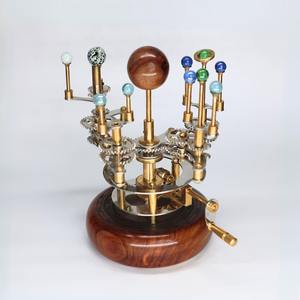 Fabrication indienne modèle Orrery poli fabriqué à la main avec finition en laiton pour la décoration de la maison et de la salle de classe disponible au prix d'exportation - Product Image 1