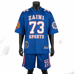 Conjunto deportivo premium de jersey de malla de poliéster transpirable de 220 GSM, con paneles a rayas azules, rojos y blancos, y logotipo estampado en serigrafía. - Product Image 6