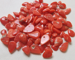 Piedra preciosa suelta de cabujón de pera de coral rojo natural, lote de forma de pera pulida suave listo para joyería - Product Image 2