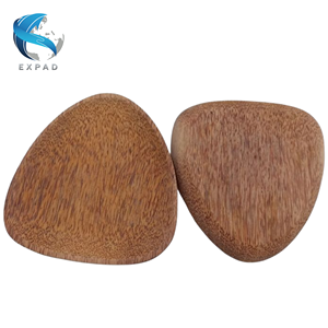 Platos de madera de coco ecológicos para una cena sostenible - Product Image 1