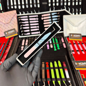 Pinzas Profesionales para Extensión de Pestañas con Punta de Fibra y Agarre de Diamante, Nuevos Diseños de Colores Personalizados, Marca Privada - Product Image 6