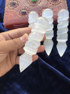 Tour en spirale en sélénite polie en gros grande baguette en cristal de guérison Feng Shui pour le nettoyage de l'énergie méditation spirituelle maison - Product Image 2