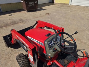 Nouveau tracteur Massey Ferguson GC1725M 25HP 4WD avec godet de chargement de 49 pouces - Product Image 4