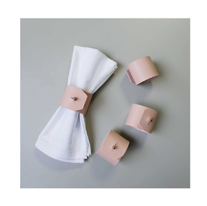 Ronds de serviette en cuir faits à la main avec couleurs marron clair Décoration de table moderne pour Offre Spéciale poli fait main - Product Image 1