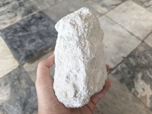 Pyrophyllite en morceaux pour le traitement de l'eau et les médias de filtration avec une haute porosité et une élimination efficace des impuretés - Product Image 4