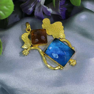 Vente en gros de pendentifs faits main en citrine et tanzanite avec breloque religieuse en or rose, longueur 57mm, poids 10.96g - Product Image 2