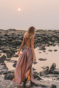 Offre Spéciale plus récent ensemble quotidien pour femmes élégant vacances tenue décontractée imprimé taille col en v longues robes - Product Image 4