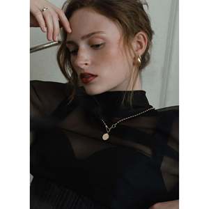 Collier pendentif fin avec pièce de monnaie héritage manuscrite - Product Image 6