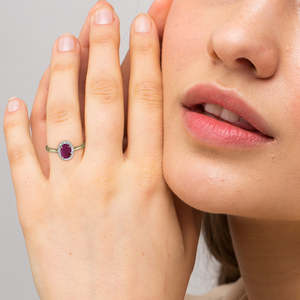 Anillo de cóctel de oro amarillo de 14 quilates con rubí de 0,95 quilates y diamantes - Product Image 2
