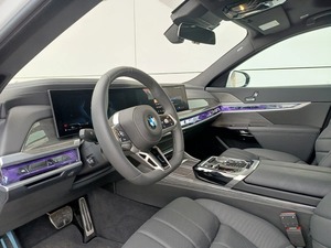 2025 Clean 7 Series G70 740i xDrive 3.0 AT 380 hp 4WD sedán automático de gasolina con interior de cuero oscuro - Product Image 6