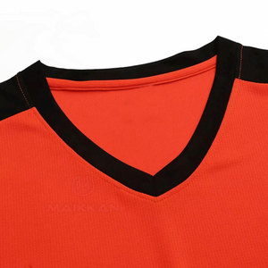 Conjunto de camiseta de baloncesto naranja para hombre, uniforme de poliéster sin mangas con cuello en V que absorbe la humedad, nombre del equipo personalizado, impresión personalizada - Product Image 4