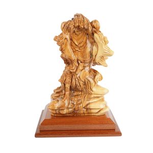 Escultura tallada a mano "León y Cordero" – símbolo de paz, hecha de madera de olivo (30 cm) - Product Image 3