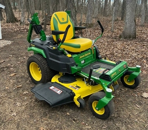 เครื่องตัดหญ้าแบบ Zero Turn ยี่ห้อ John Deere รุ่นอุตสาหกรรม พรีเมียม เครื่องยนต์ 2 จังหวะ - Product Image 3