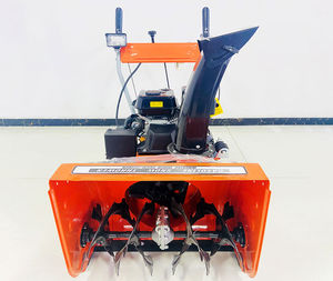 Sopladora de Nieve 4x4 Nueva de Fábrica con Arranque Eléctrico de Larga Duración y Barrido Automático de Nieve - Product Image 2