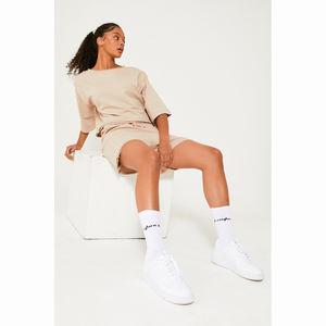 Camisa y pantalones cortos de patrón sólido informal cómodo para mujer Venta caliente Colección al por mayor en tallas para adultos - Product Image 3