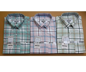 Camisa para hombre de diseño minimalista con mangas largas Ideal para eventos nocturnos de días de oficina o planes de tarde de fin de semana relajados - Product Image 4