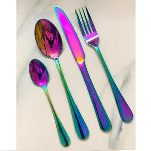 Juego de cubiertos de acero inoxidable de cuatro piezas en cubiertos estampados de PVD negro para cena y té para fiestas y servicio de comida - Product Image 4