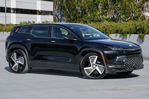 Excelente estado, Fis-ker Ocean One 2023 usado, 123 millas, doble motor, tracción en las cuatro ruedas. - Product Image 3