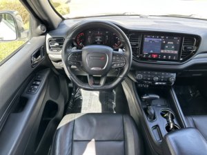 Nettoyez la voiture 2023 Dod-ge Durango R/T Plus d'occasion - Product Image 4