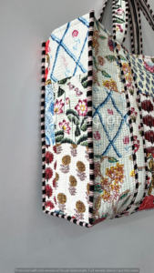 Bolso de mano acolchado bohemio blanco sostenible ecológico hecho a mano de algodón de retazos para compras en la playa - Product Image 4