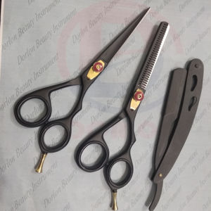 Ciseaux professionnels de coupe de cheveux de logo personnalisé d'acier inoxydable de ciseaux de plasma noir au Pakistan avec le logo personnalisé - Product Image 1