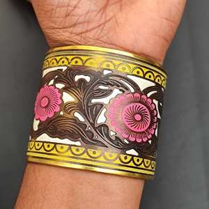 Brazalete ancho de diseñador floral de latón puro 100% hecho a mano, brazalete ajustable, Regalo para mamá - Product Image 5