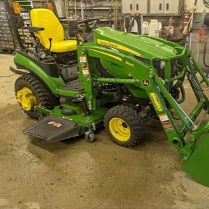 Tractores John Deere 1025R Usados con Segadora de Montaje Medio y Cargador de Acoplamiento Rápido Diseñados para Operaciones Agrícolas Eficientes en Venta - Product Image 1