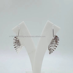 Boucles d'oreilles en argent pur blanc de style vintage classique pour femmes au meilleur prix Design intemporel avec plaqué or pour les mariages et les fêtes Cadeau - Product Image 1