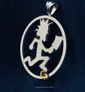 Pendentif personnalisé en argent sterling 925, motif hache circulaire entièrement sertie de moissanite et de diamants ronds incolores de couleur D - Product Image 5