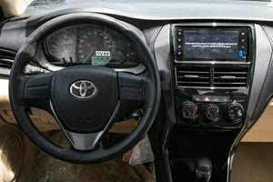 Toyota Yaris 1.5L 2022 SEDAN d'<span class=keywords><strong>occasion</strong></span> de luxe, super performances, prête à être expédiée dans le monde entier - Product Image 2
