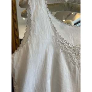 Robe de nuit vintage en lin français Celeste - Product Image 2