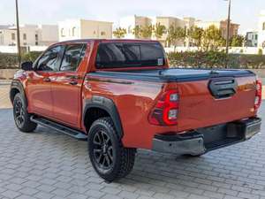 Pick-up 4x4 Hilux 2022 d'occasion, extérieur bicolore, climatisation manuelle, toit en alliage d'aluminium, tissu pour utilisation en flotte utilitaire - Product Image 5