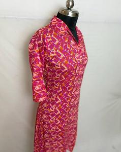 Kurti de algodón con botones y estampado geométrico rosa con cuello y mangas 3/4 - Product Image 2