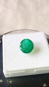 Esmeralda natural, forma ovalada y Esmeralda de calidad AAA con excelente brillo, hermosa pieza y perfecta para cualquier tipo de joyería - Product Image 4
