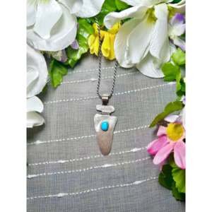 Collier en turquoise de Kingman et argent sterling, fabriqué par des artisans Navajo, bijou culturel de collection, pièce unique - Product Image 1