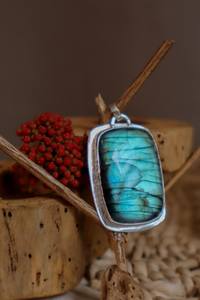 Pendentif en Labradorite en Argent Sterling Plaqué Or Vintage Fait à la Main Bijoux Boho Nature Inspiré des Cycles Spirituels Cadeau Talisman - Product Image 6