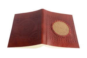 Diario de Cuero con Tapa Dura Antigua con Diseño de Mandala Hecho a Mano Vintage, Cuaderno Premium de 100 Hojas para Escritores y Artistas, Regalo - Product Image 6