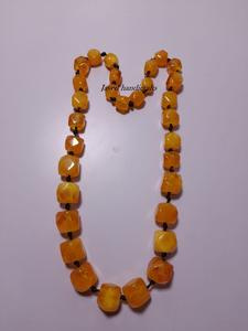 Résine Radiance: Superbes colliers en époxy de toutes les couleurs Élégance vibrante: Colliers de perles pour toutes les occasions - Product Image 4