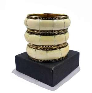 Bracelets en os naturel de style animal vintage faits à la main, os de chameau et os de bovin, avec agate, fabriqués à la main par des artistes - Product Image 2