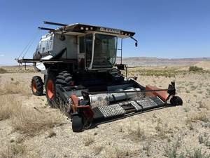 1984 Gleaner N7 Combine Classic Performance and Durability Reliable Harvesting for Small to Medium Farms - Product Image 3