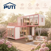 Cabane Apple à deux étages de 26 m² avec balcon et cadre rose, maison préfabriquée pour usage hôtelier, disponible dès maintenant