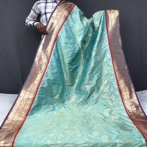 Sari de Seda Paithani Pura y Suave VASTRA COTTAGE, Pallu Rico, Diseños Tradicionales en 3D, Patrones Étnicos con Bordado Dorado y Plateado para Mujer - Product Image 2