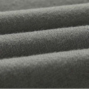 เสื้อฮู้ดผู้ชายผ้าฟลีซน้ำหนักเบาสำหรับฤดูหนาว สไตล์สั่งทำได้ ขายส่ง ป้องกันการหดตัว ระบายอากาศได้ดี กันน้ำ เป็นมิตรกับสิ่งแวดล้อม รับผลิตแบบ OEM - Product Image 2