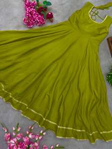 Elegancia y Tradición se Unen: Salwar Kameez para Mujer en Color Mehndi, Bellamente Bordado, Dupatta Multitono, Algodón Puro de Secado Rápido - Product Image 6