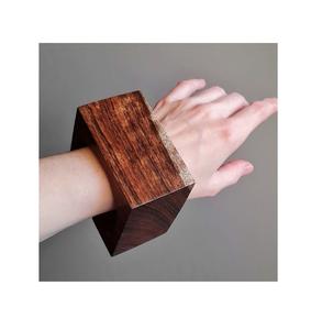 Bracelets en bois traditionnels faits à la main, imperméables, avec une finition élégante, couleurs personnalisées, bijoux ethniques pour femmes, pour le style de mariage - Product Image 1