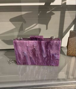 GUÍA VINCULADA CON Embrague de resina de calidad estándar Monedero de diseñador único Diseño decorativo de lujo de alta calidad al mejor precio - Product Image 4